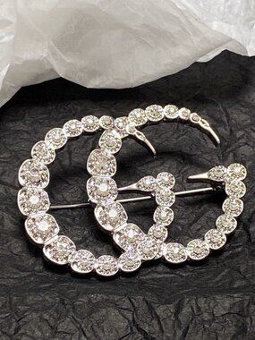 🔔🔔Sparkling Gucci GG Crystal Brooch | Versatile Statement Accessory